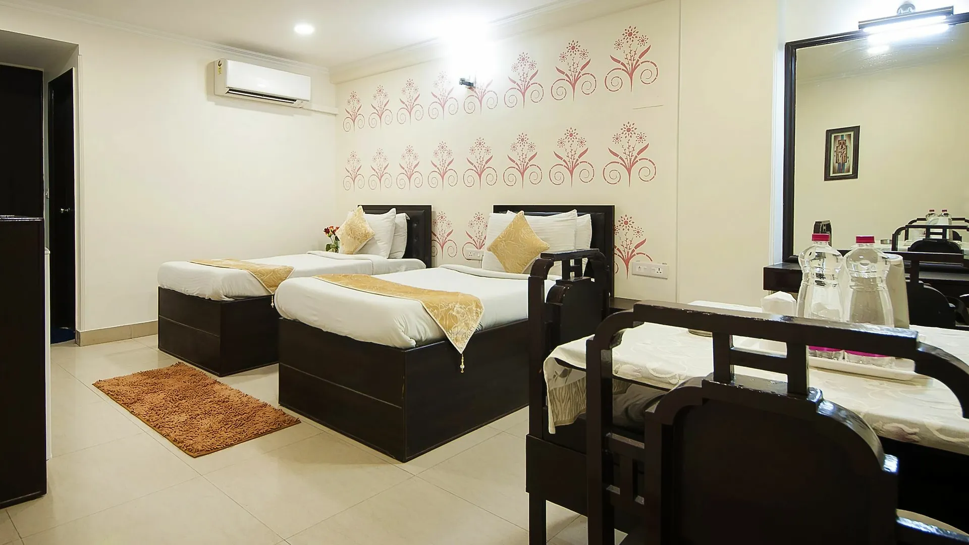 Hotel Dakha International - Karol Bagh, New Delhi 3*, Delhi (National Capital Territory of India)